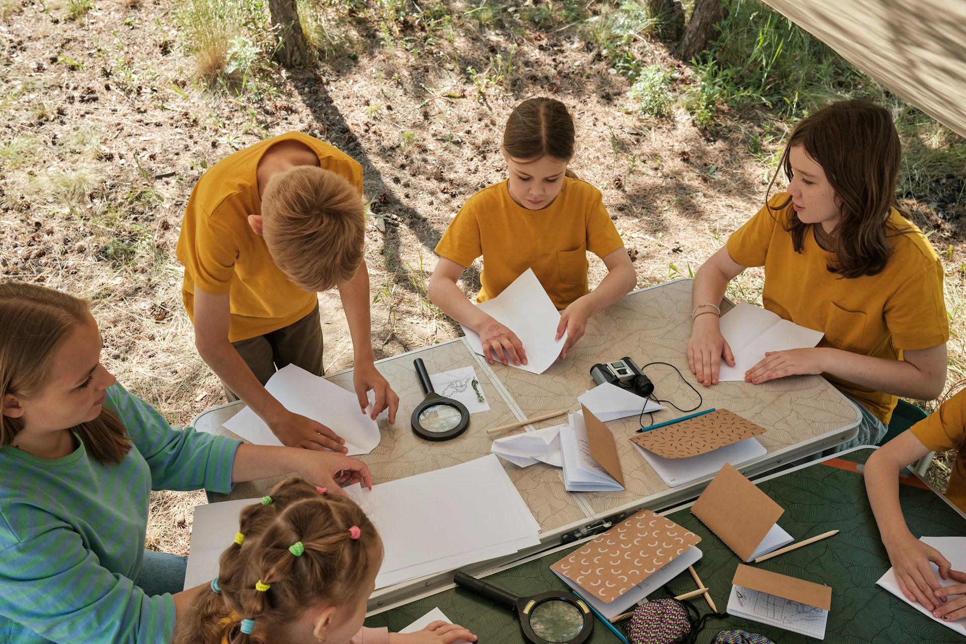 kids working together